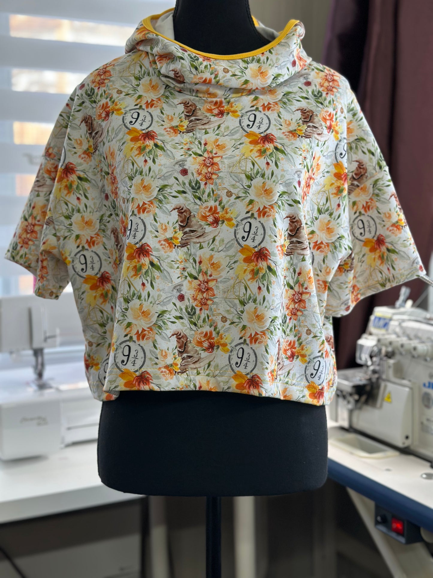 CROP oversized à capuche MÉDIUM femme magie jaune